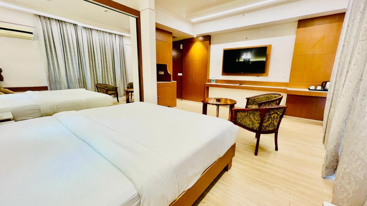 Neel Skye - Couple Friendly - Dlf My Pad, Gomtinagar , Lucknow Aparthotel Ngoại thất bức ảnh