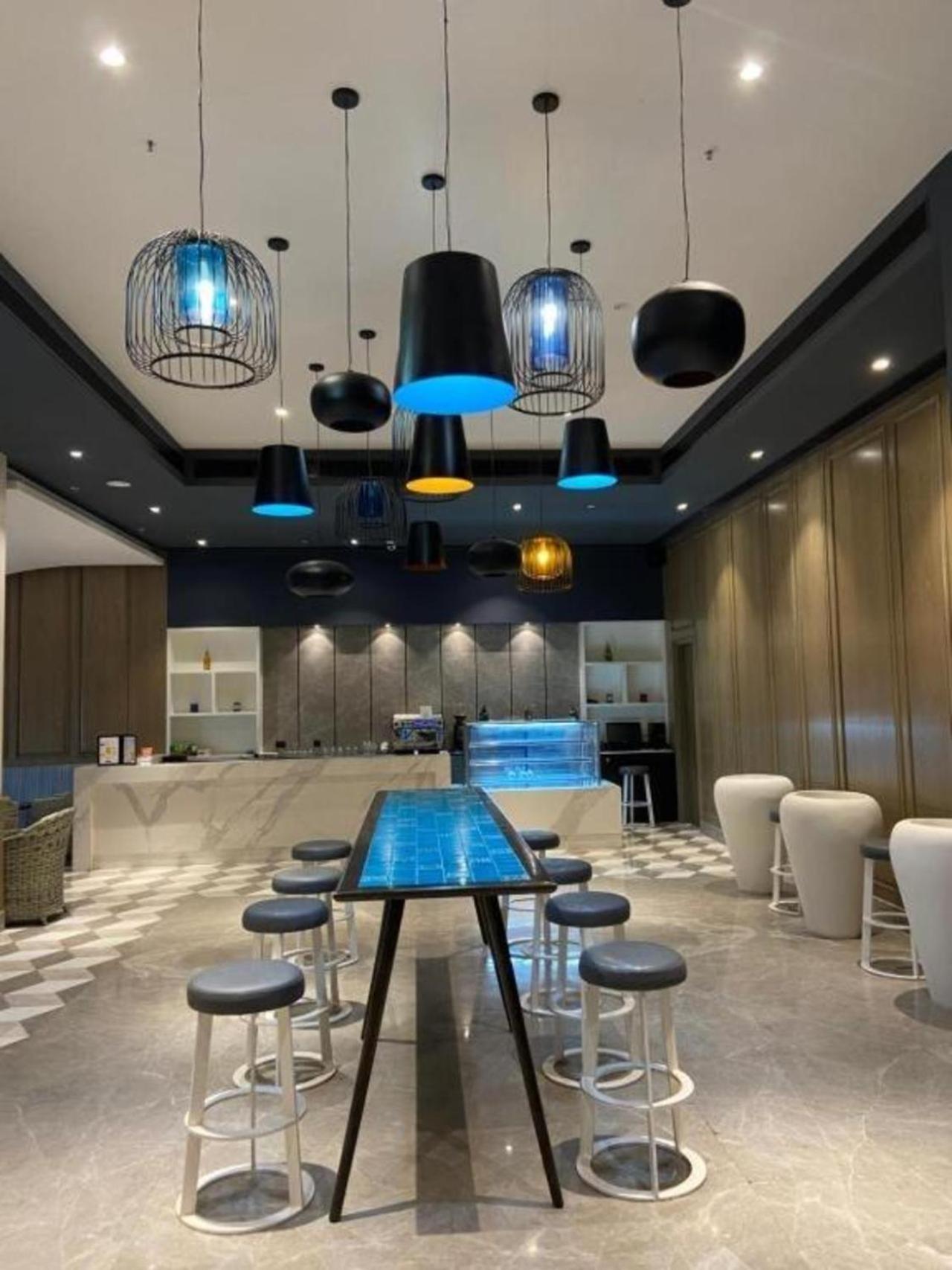 Neel Skye - Couple Friendly - Dlf My Pad, Gomtinagar , Lucknow Aparthotel Ngoại thất bức ảnh