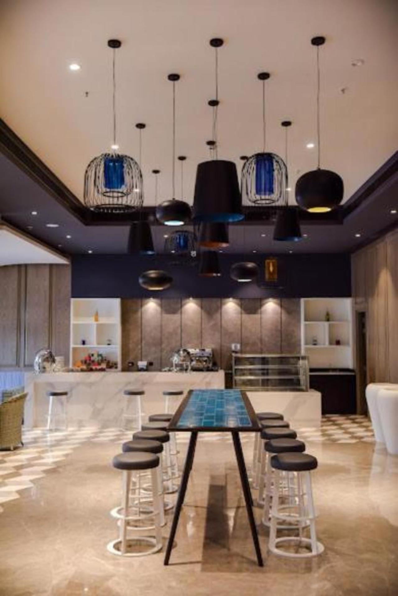 Neel Skye - Couple Friendly - Dlf My Pad, Gomtinagar , Lucknow Aparthotel Ngoại thất bức ảnh